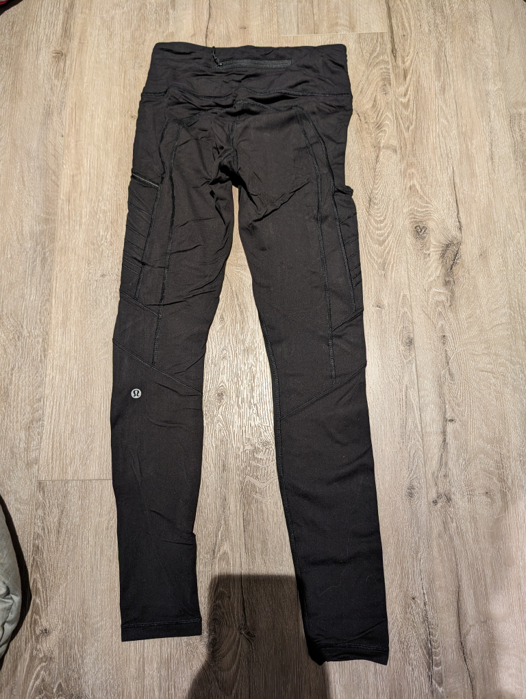 Lululemon leggings with pockets image indicator(2)