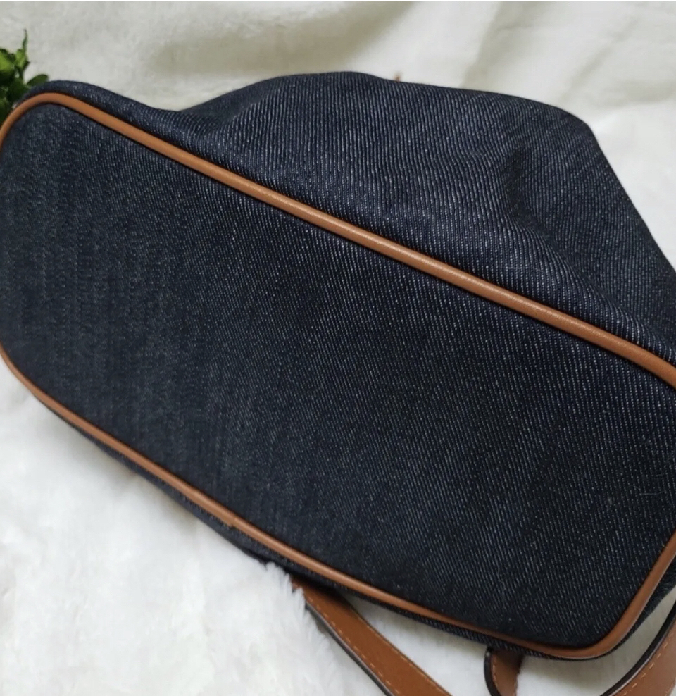Michael Kors like new never used denim tote bag small image indicator(5)