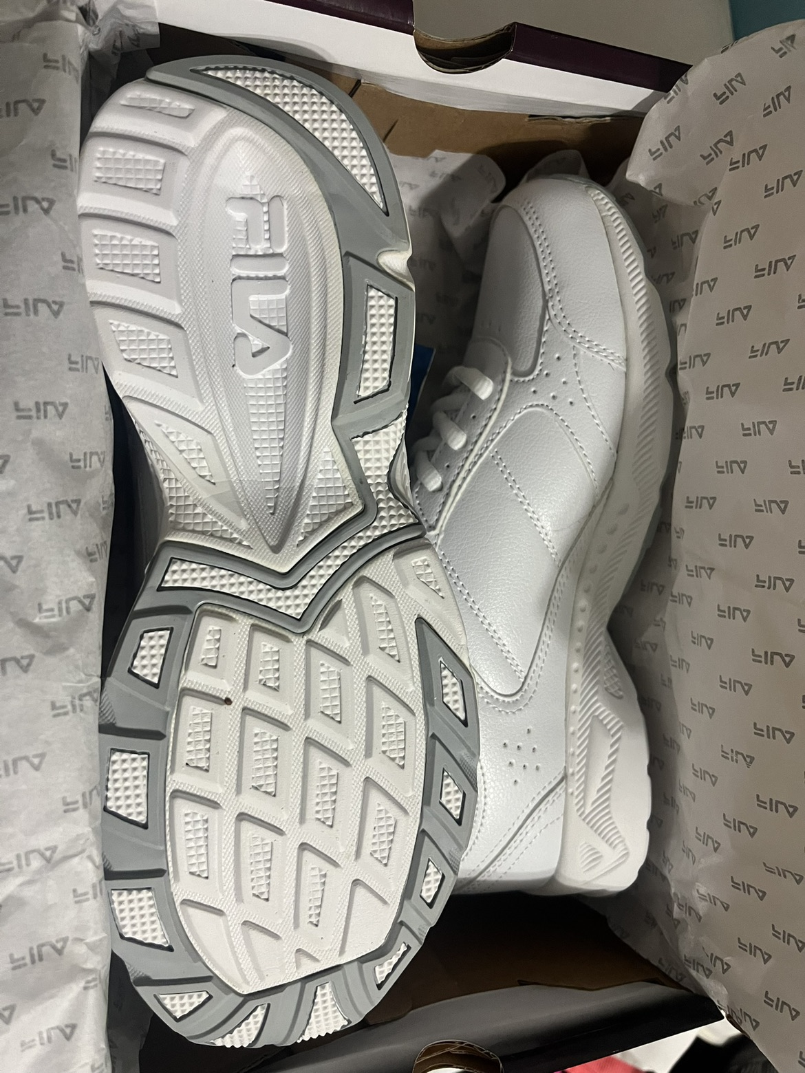 BNIB Fila woman’s memory form sneaker image indicator(2)