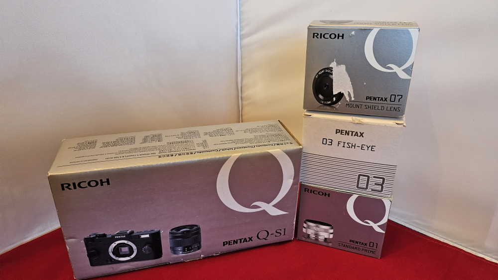 Pentax Q-S1 Camera & Lens - photo 2
