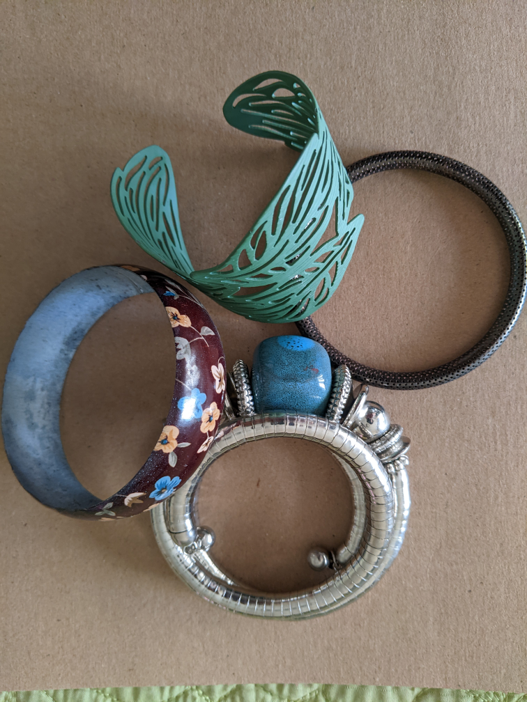 Bracelets x4 image indicator(2)