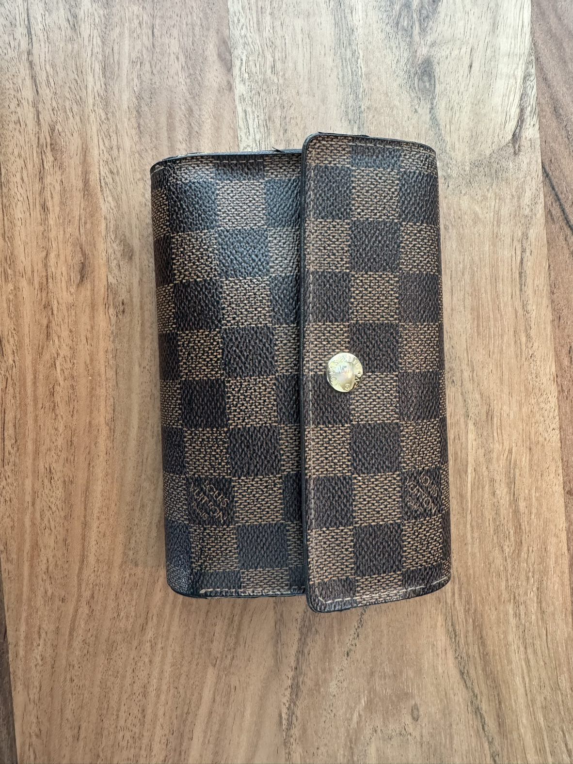 Luis Vuitton Wallet for women thumbnail