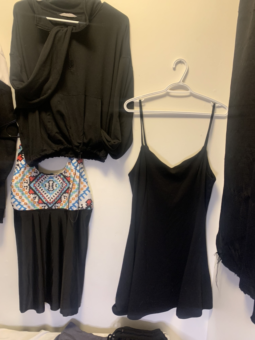 Black/grey lot woman’s XL with 20+ items for one low price image indicator(5)