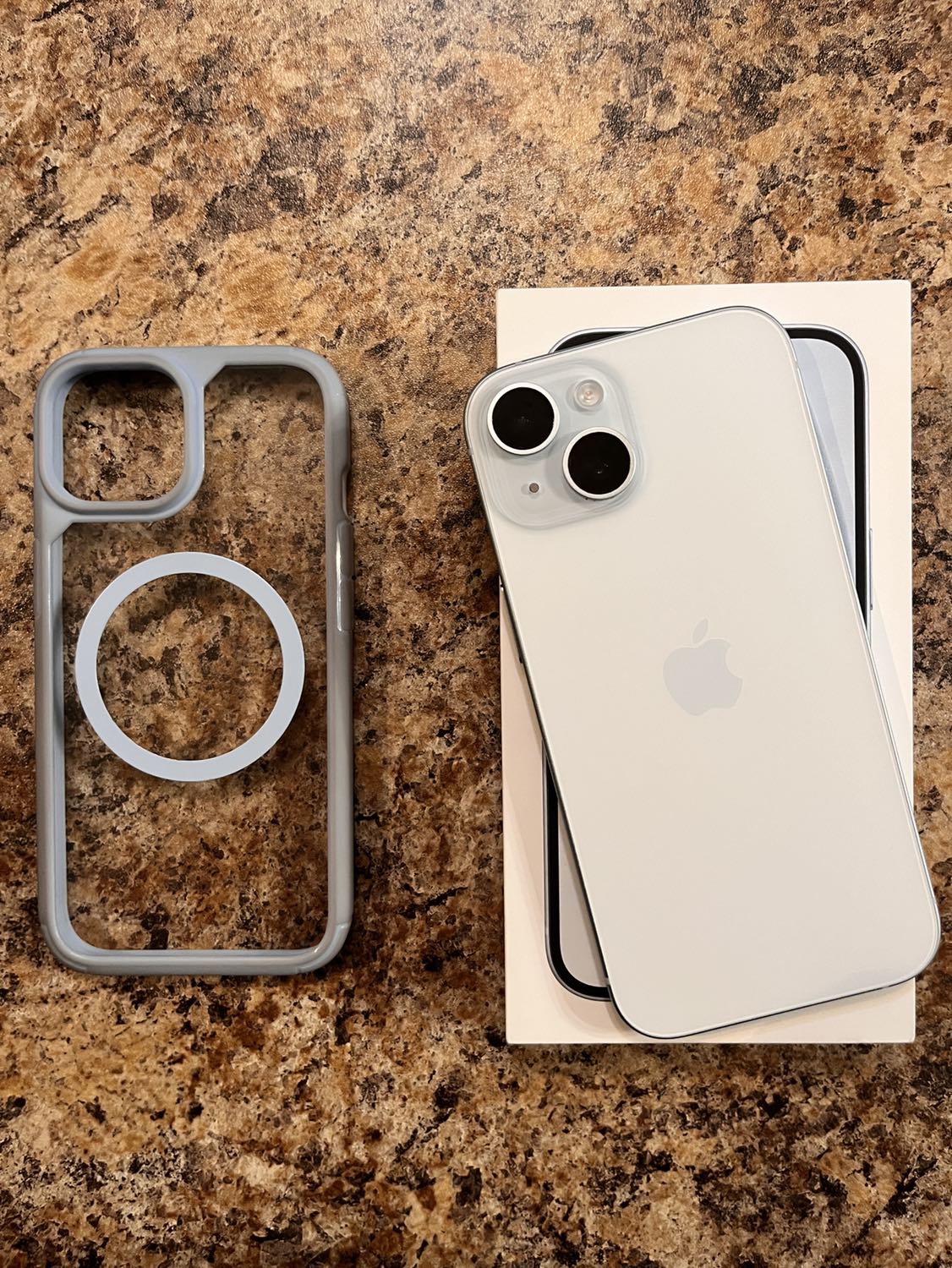 iPhone 15 - 128 GB - photo 2