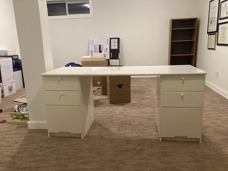 White office desk - photo 2