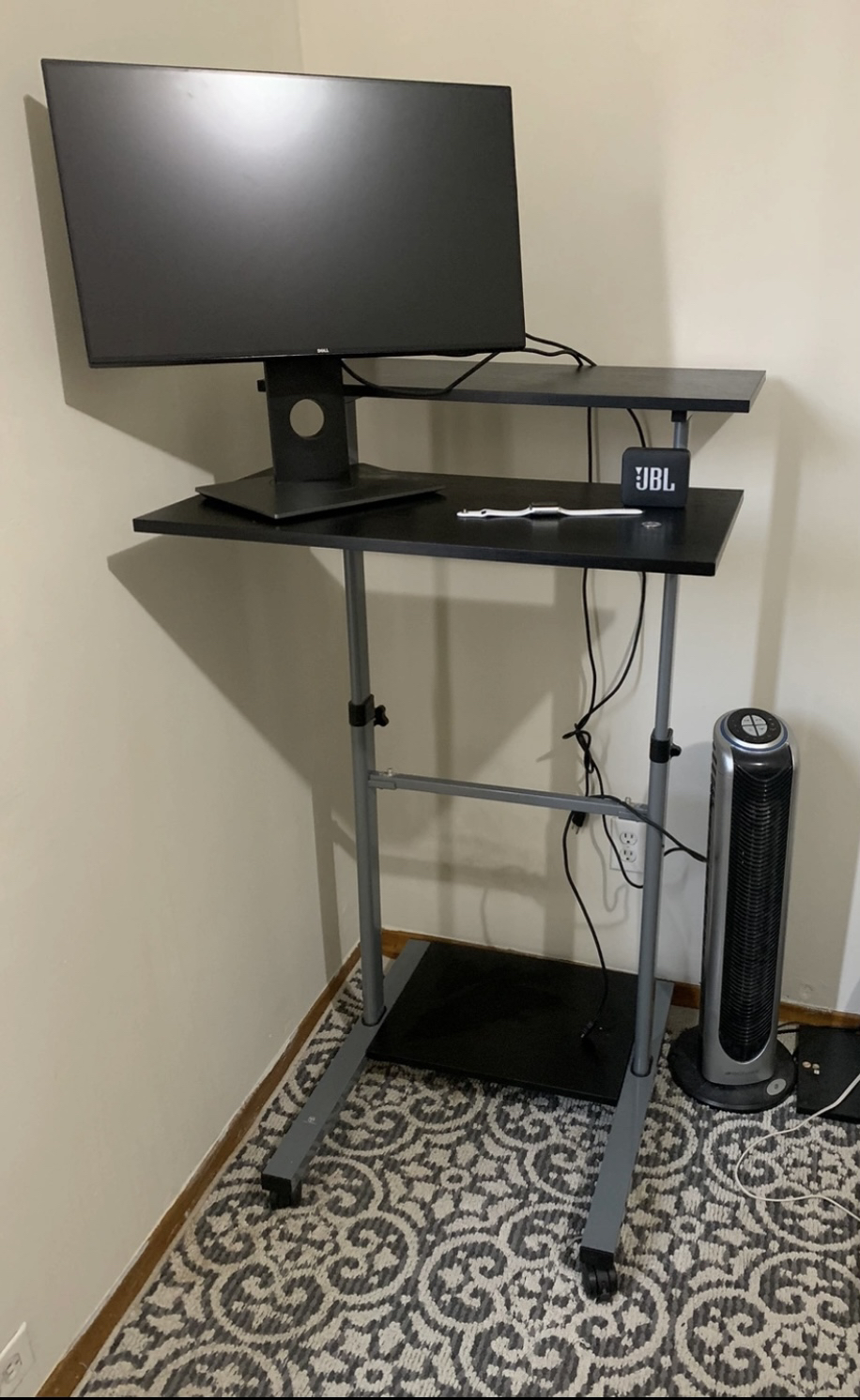 Mobile standing desk