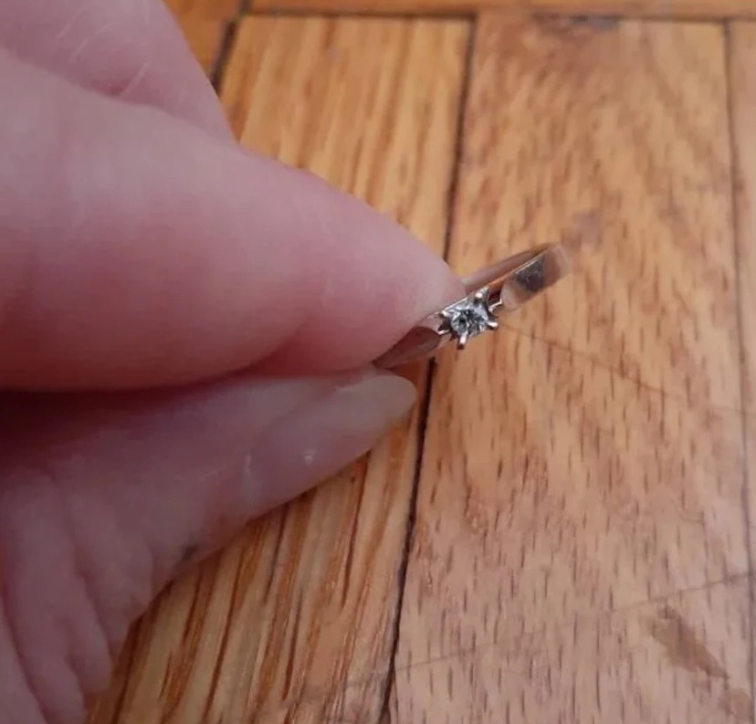 10k White Gold Diamond Ring 💍 image indicator(2)