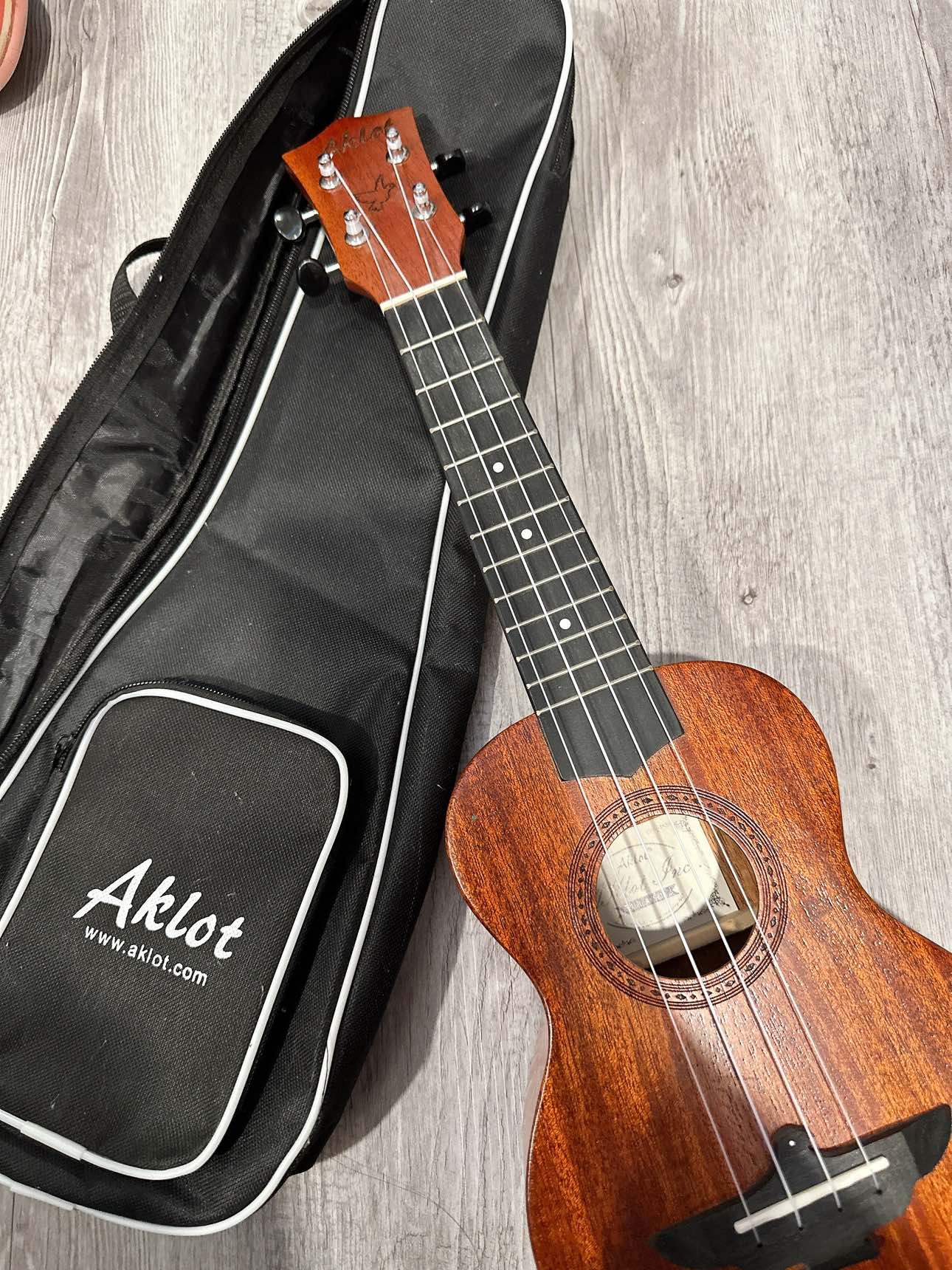 Aklot ukulele