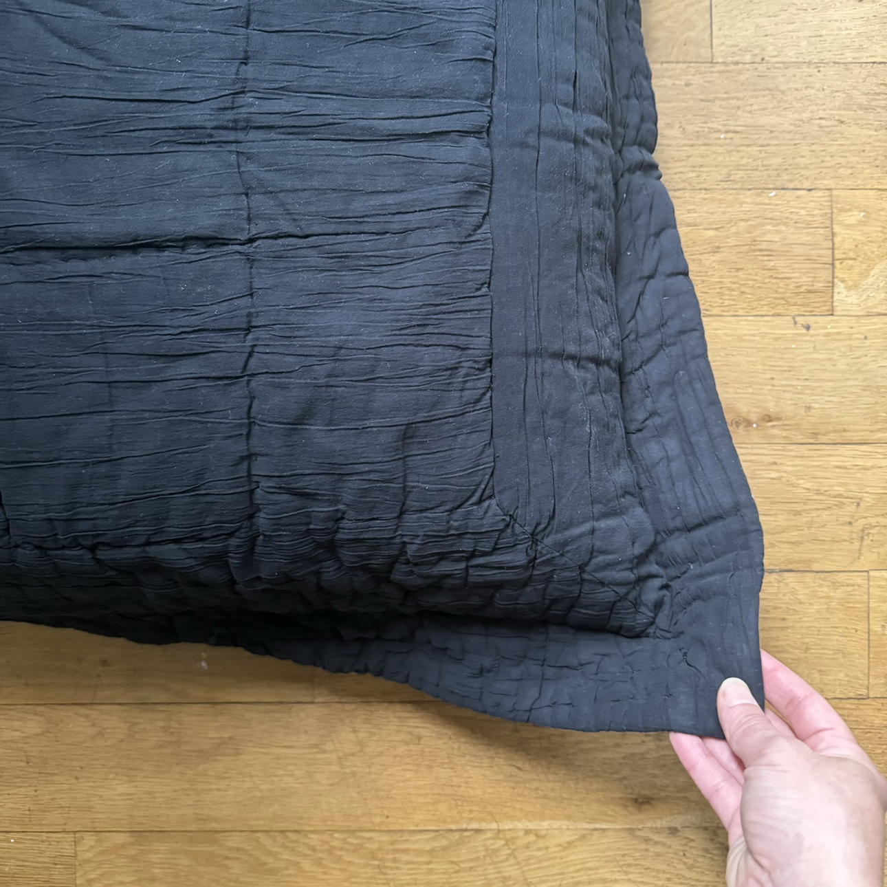 black Pottery Barn crinkle voile quilted euro shams (set of 2) - photo 4