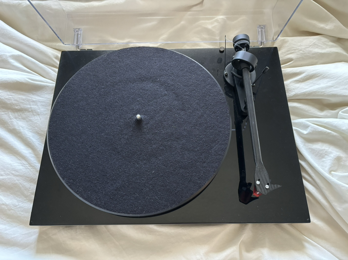 Pro-Ject Debut Carbon Turntable