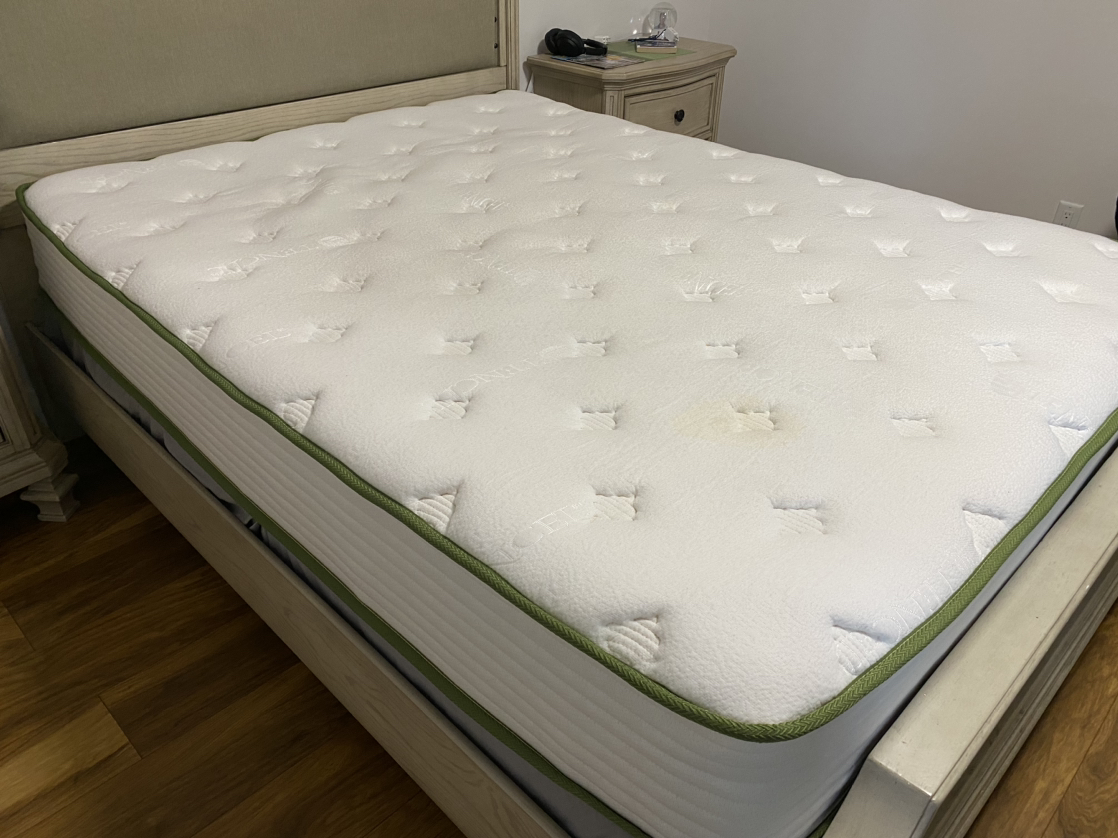 Queen mattress, medium firm - photo 3