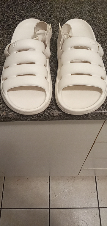 womans white Uggs size 7