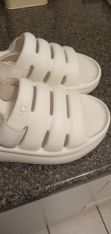 womans white Uggs size 7 - photo 2
