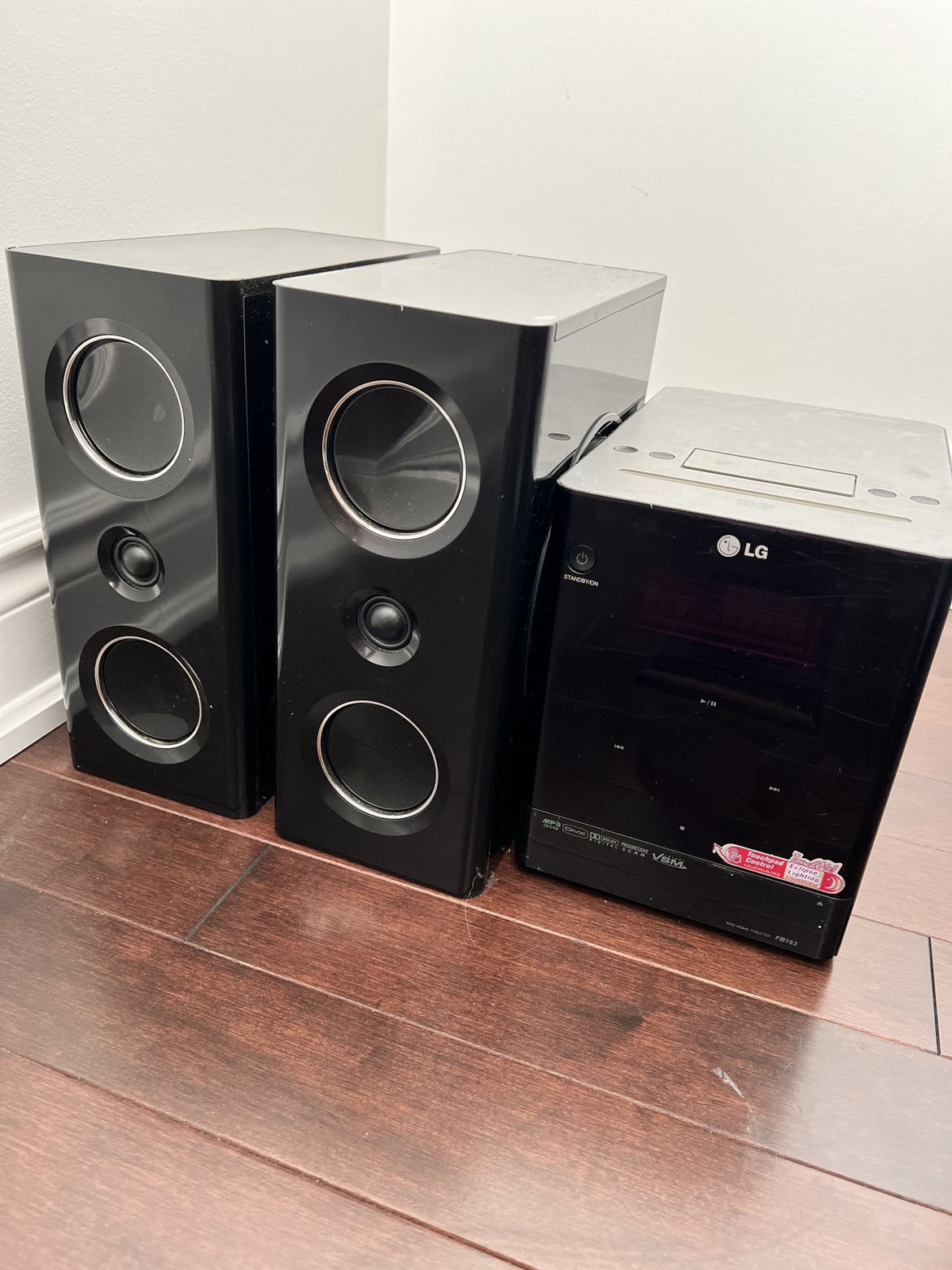 Perfect condition LG stereo system. Perfect for bedroom.