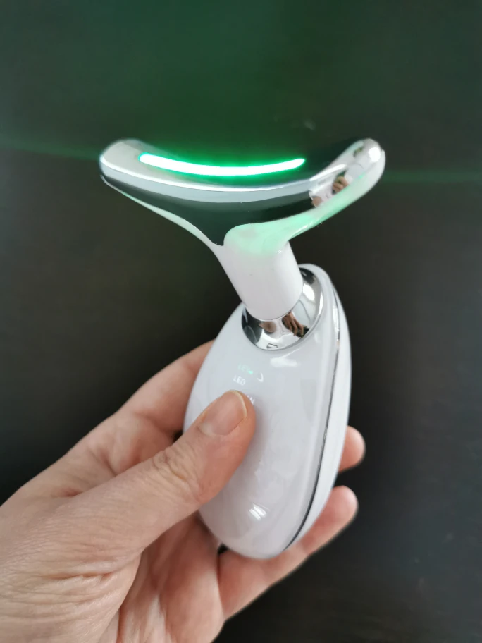 NEW - Wrinkle Reducing Instrument with Light Therapy 💡 image indicator(6)