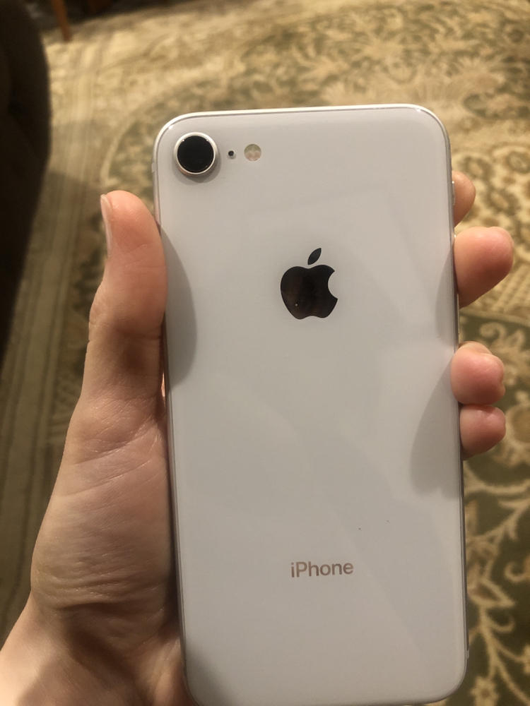 White IPhone 8 image indicator(2)