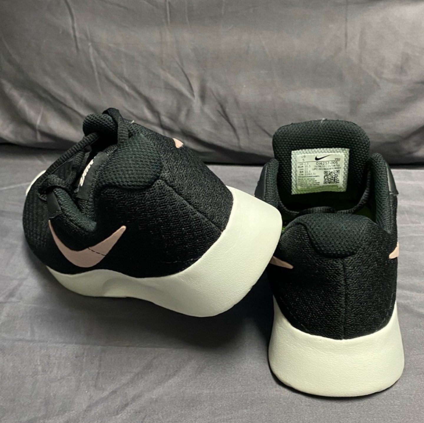 🥕Nike Women’s Shoes - Size 5 - photo 2