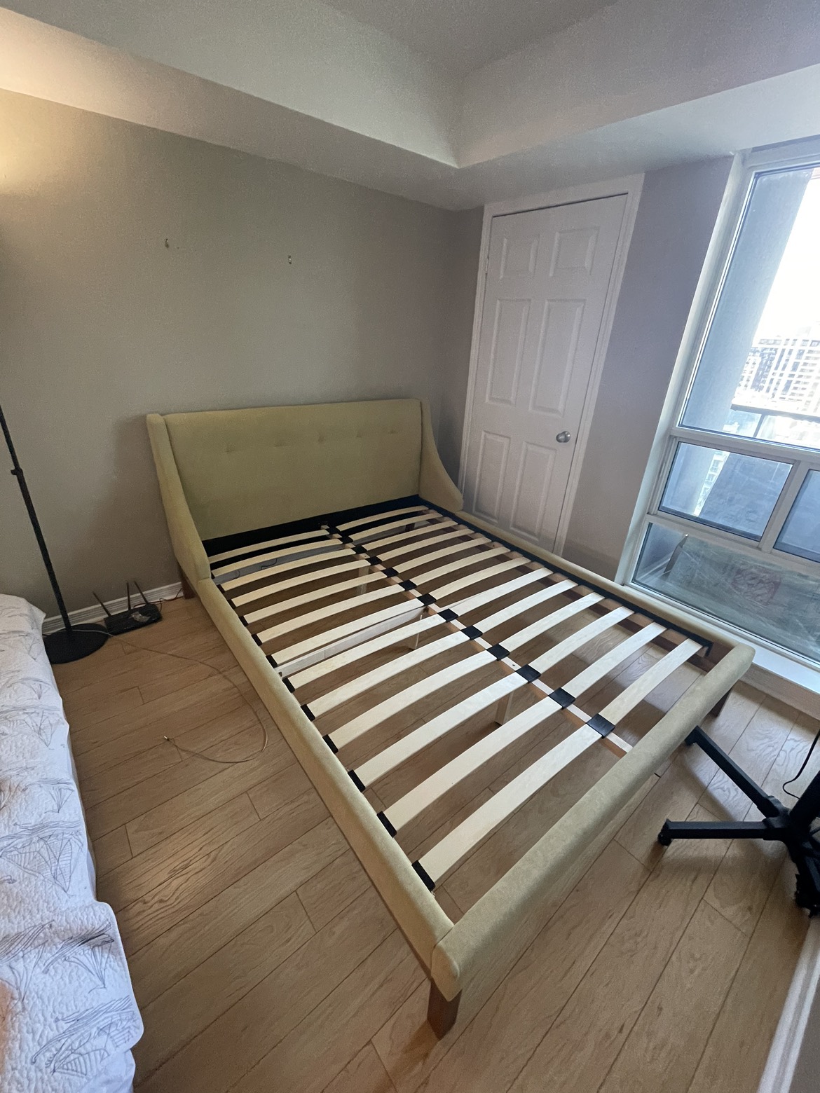 Queen bed (Structube Murol)