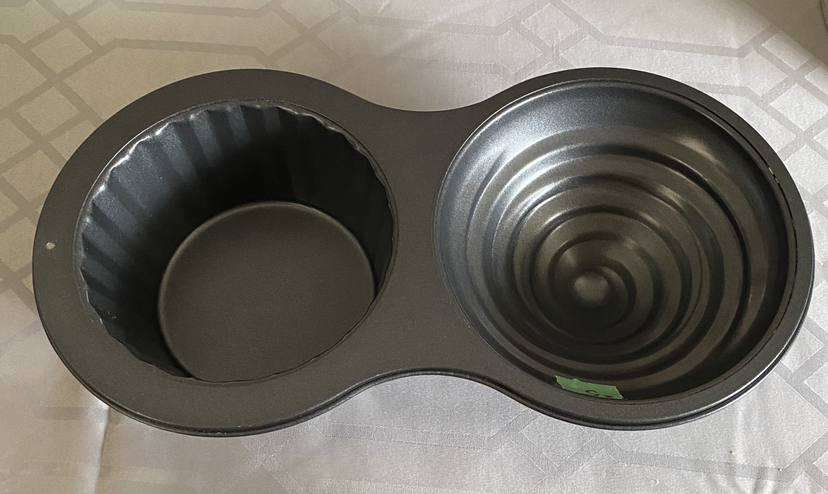 Giant Cupcake Baking Pan thumbnail