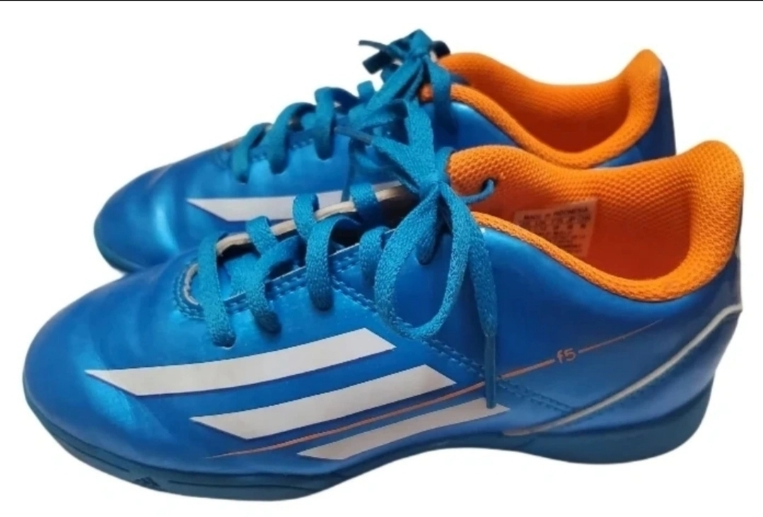 Adidas Soccer shoes kids size 12 indoor. image indicator(2)