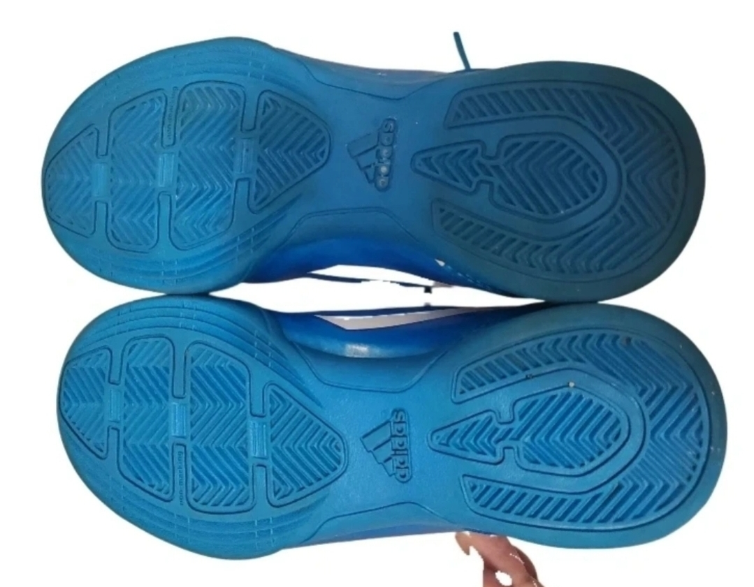 Adidas Soccer shoes kids size 12 indoor. image indicator(5)