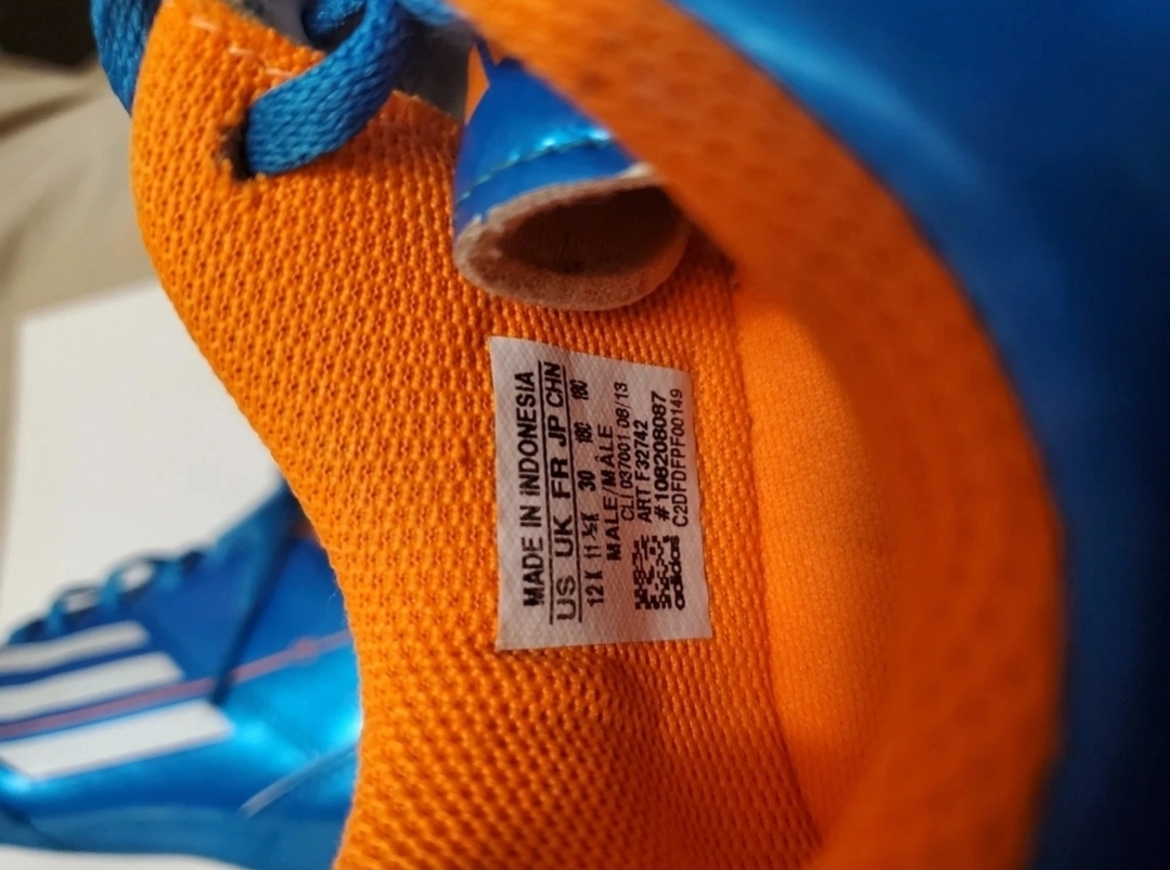 Adidas Soccer shoes kids size 12 indoor. image indicator(6)