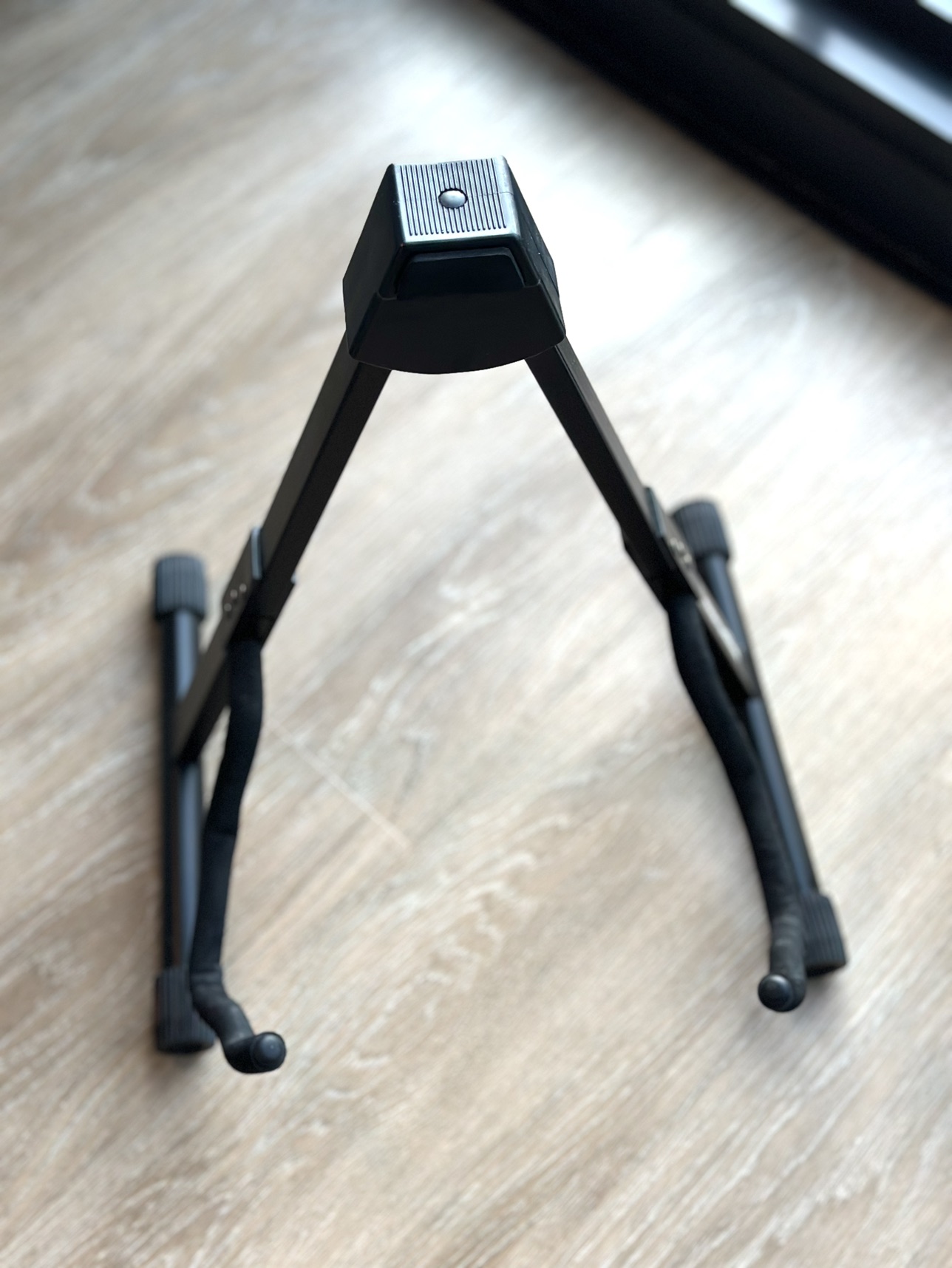 Guitar Stand - photo 2