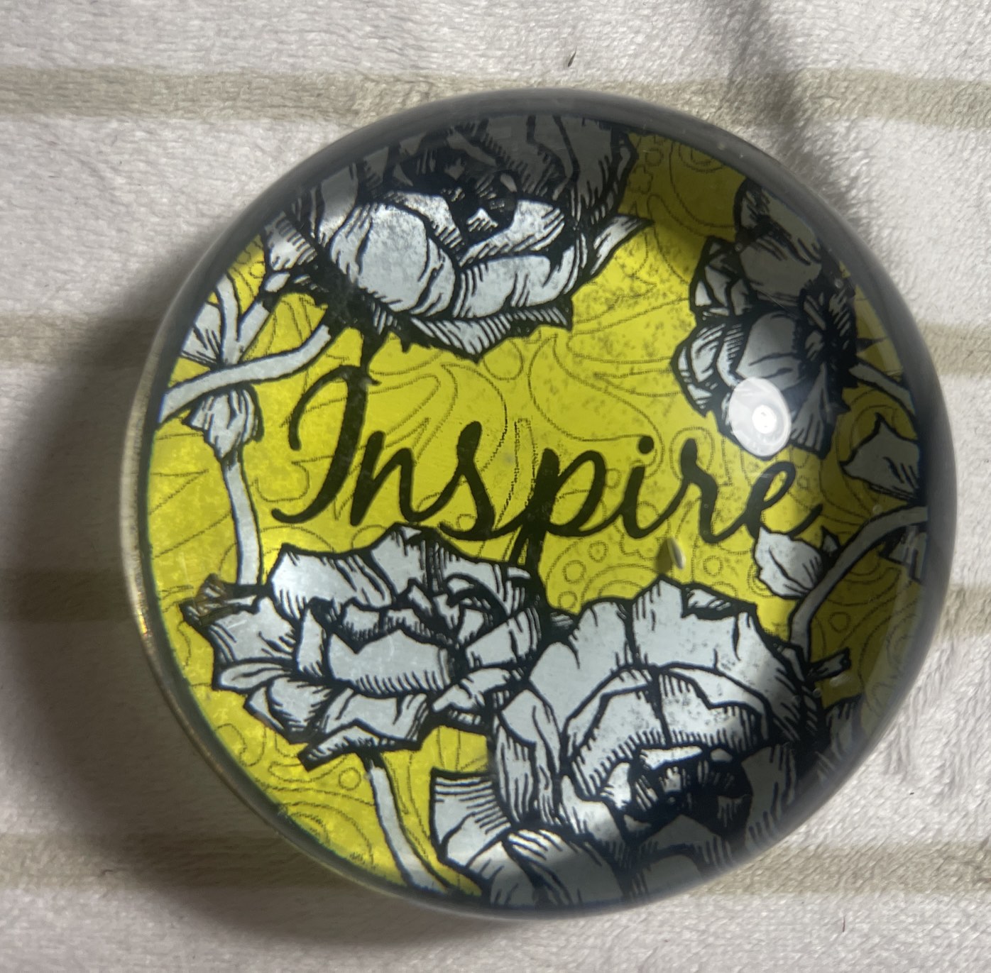 🥕 3 gifts - Candles, Vera Bradley note cube, Inspire paperweight - photo 3
