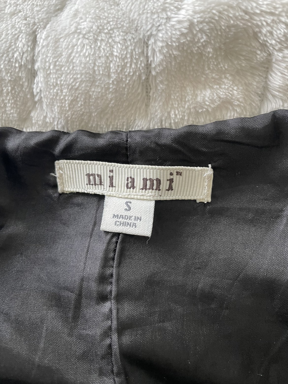 Beautiful mini skirt with stitching details image indicator(3)