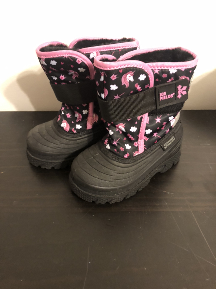 Free toddler snow boots size 8 #freecycle thumbnail