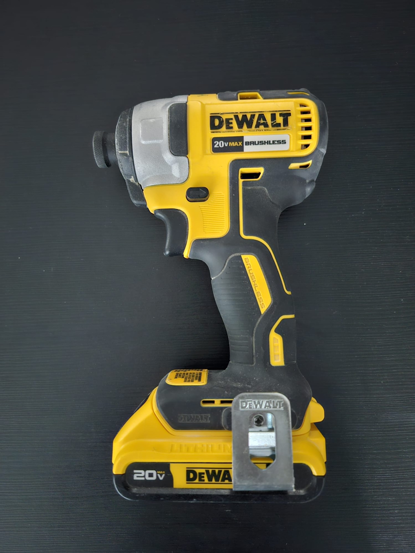 DeWalt Drill and Impact drive with two batteries (2Ah) - photo 2
