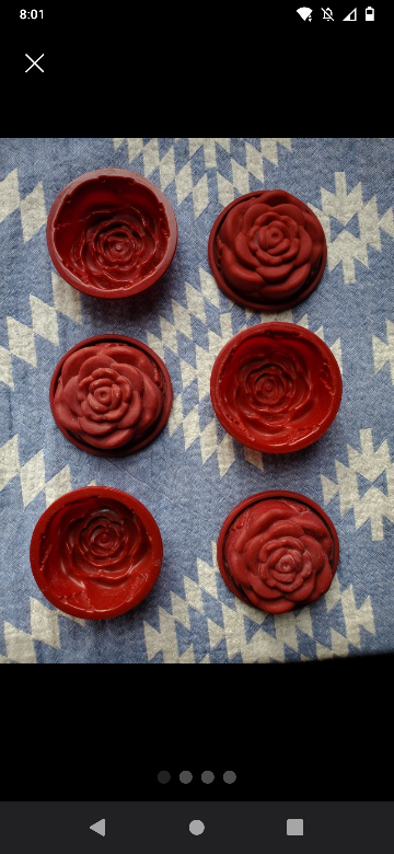 Rose shaped moulds or ice cube trays. Silicon 🥕 thumbnail