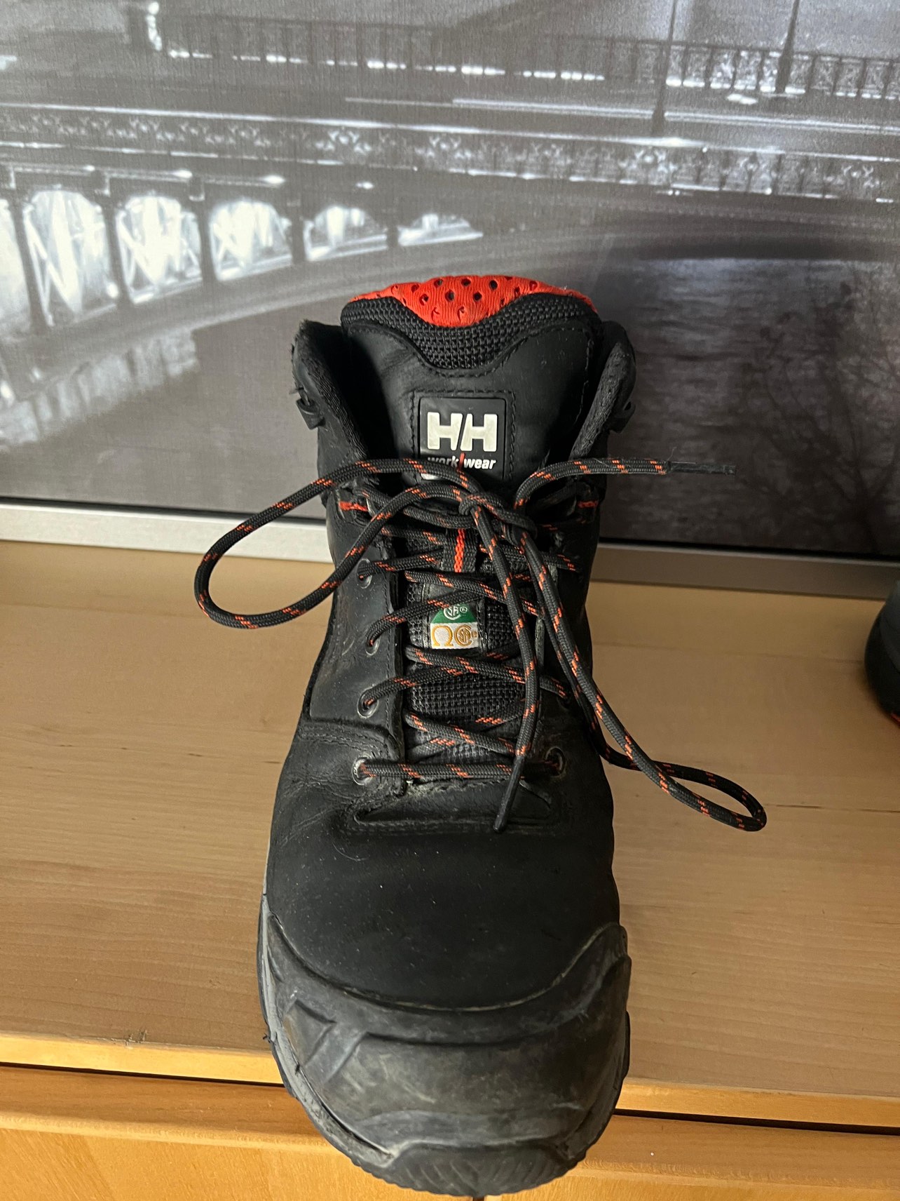 Steel toe boots image indicator(2)