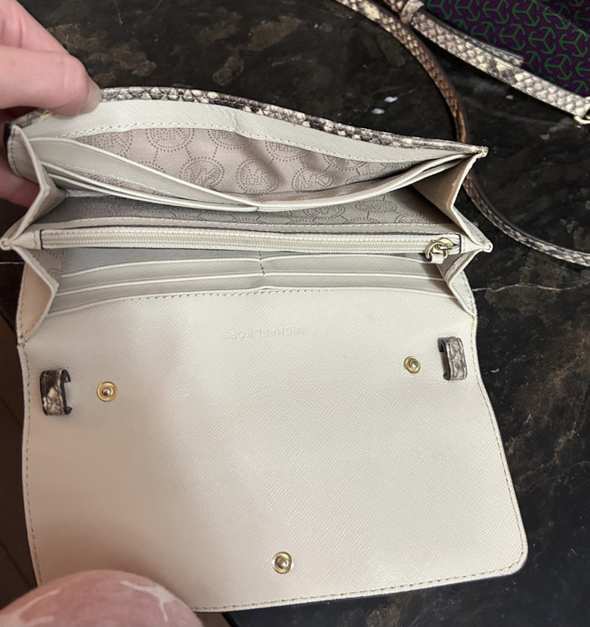 Michael Kors Wallet image indicator(5)