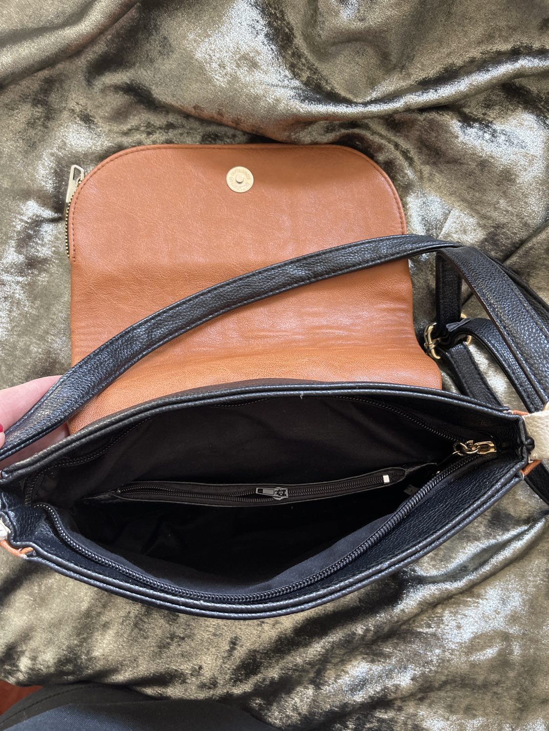 LEATHER TAN AND BLACK PURSE image indicator(4)