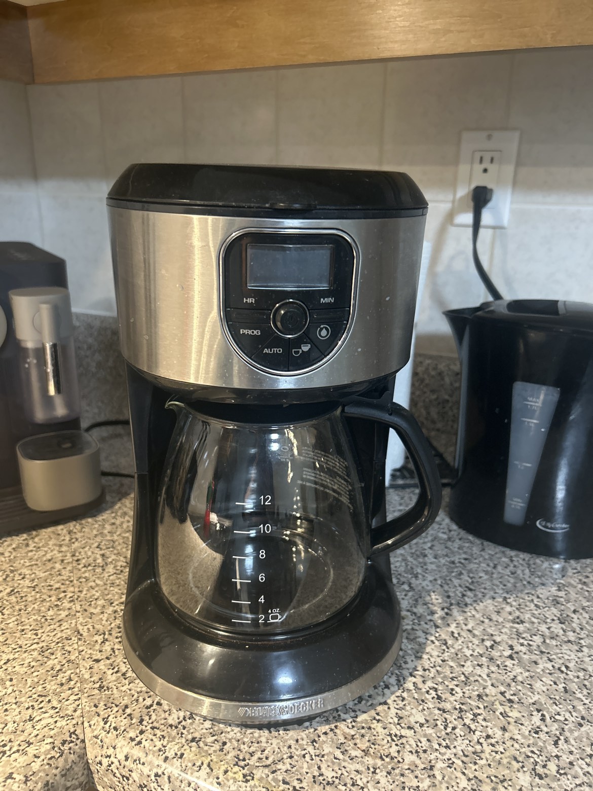Black Decker Coffee Machine ( with filters ) thumbnail