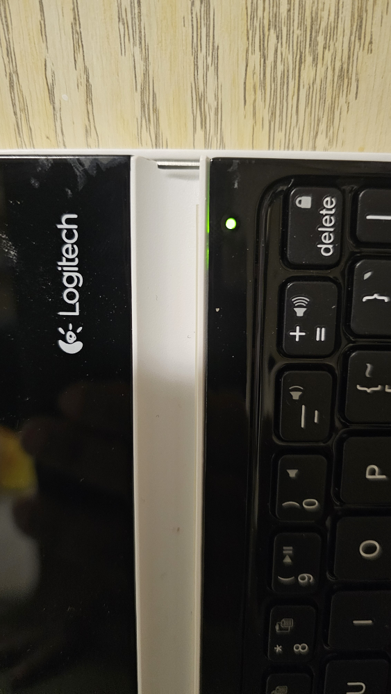logitech ipad Smart keyboard - photo 3
