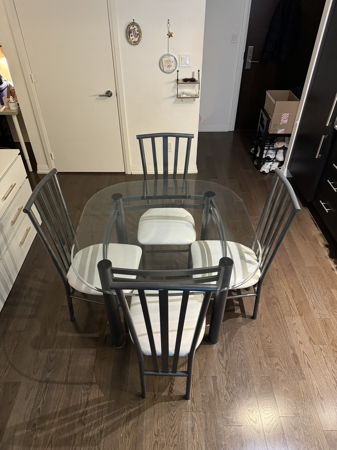 Table and chairs set