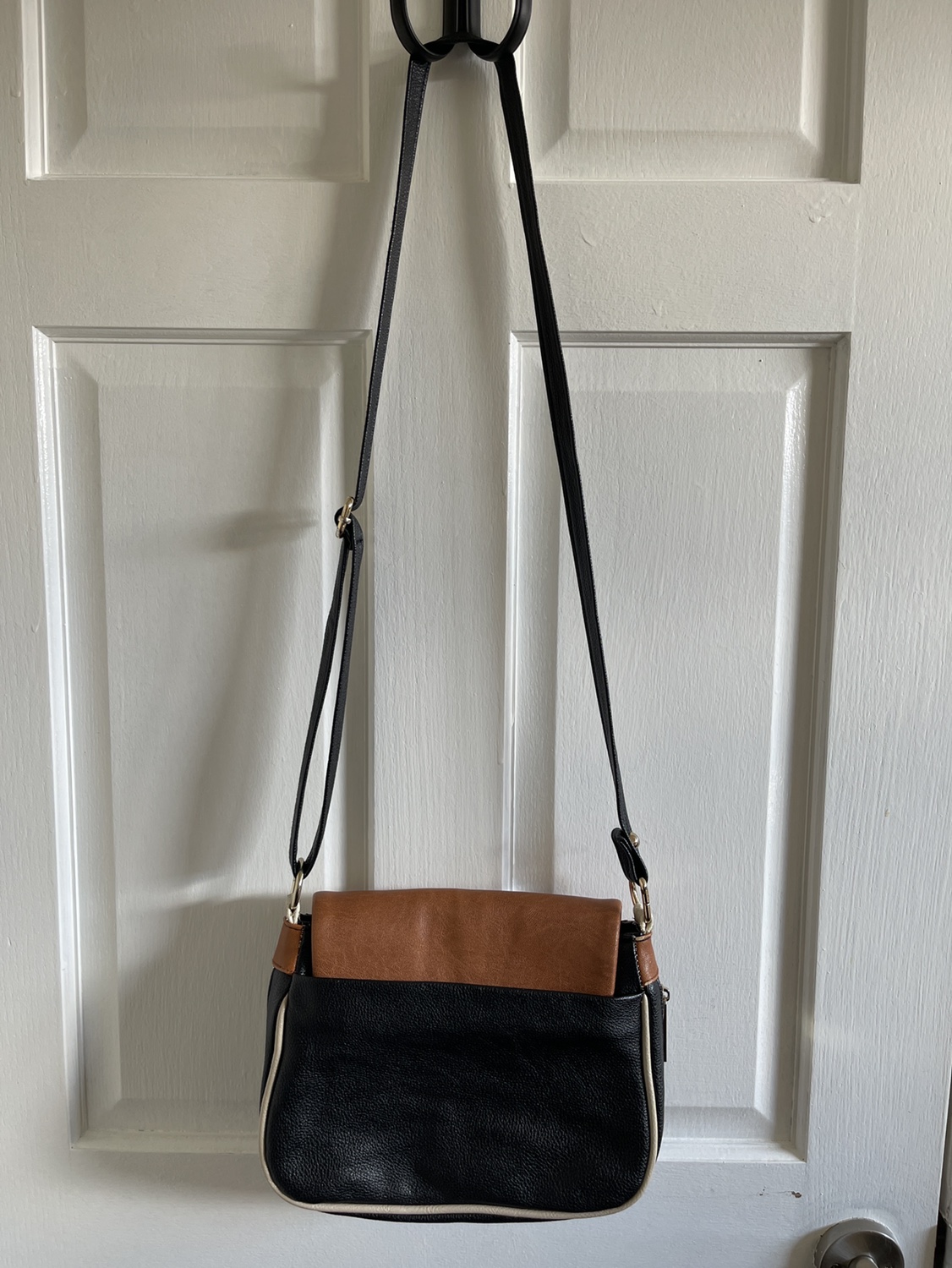 LEATHER TAN AND BLACK PURSE image indicator(2)