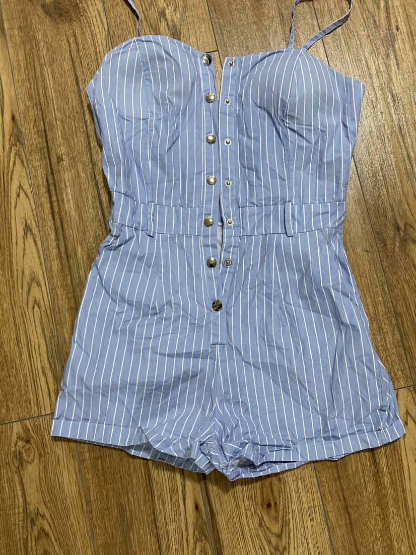 Ladies size said M , fit S .Cotton . Excellent condition