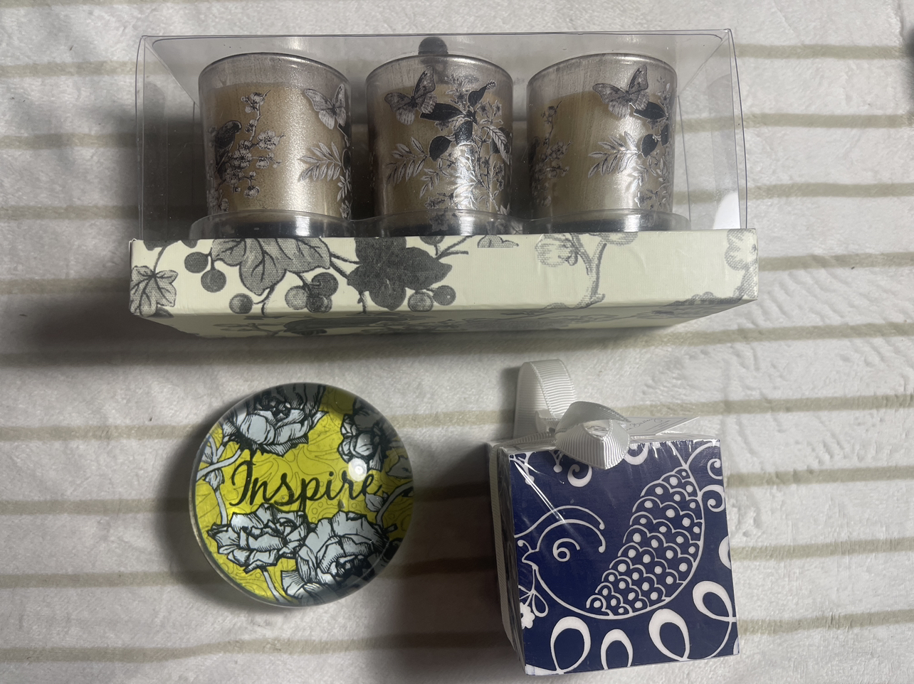 🥕 3 gifts - Candles, Vera Bradley note cube, Inspire paperweight