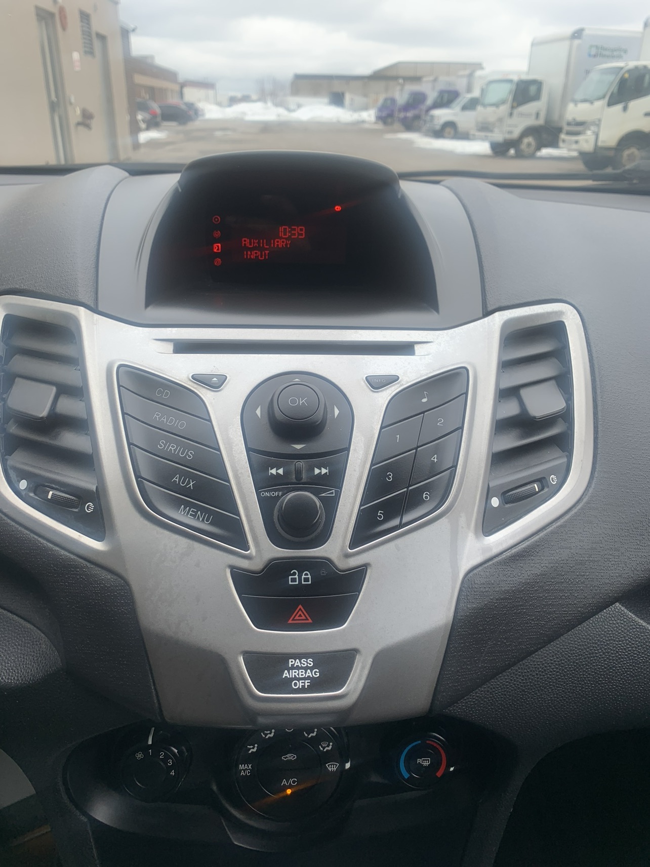 2013 Ford Fiesta image indicator(10)