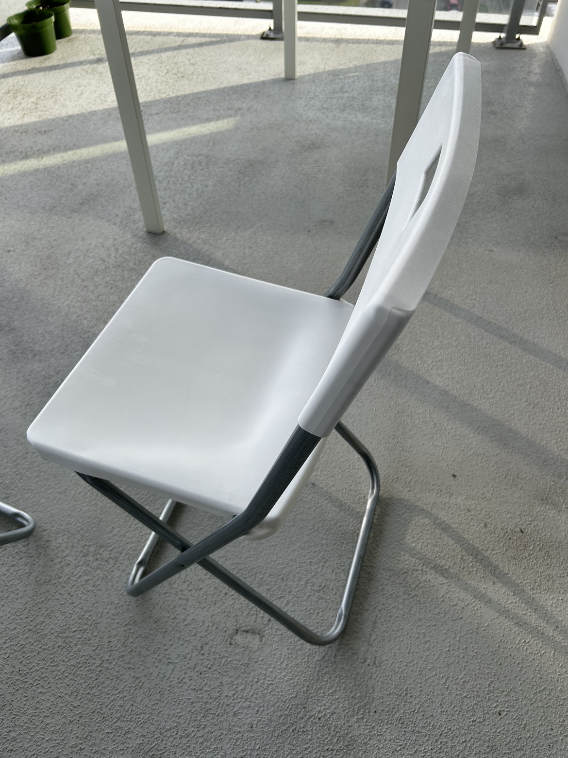 White chairs (3 for $10) - photo 2