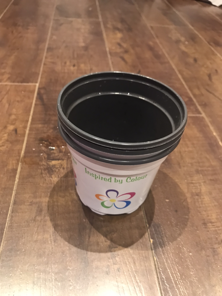 3 white plastic plant pots image indicator(2)