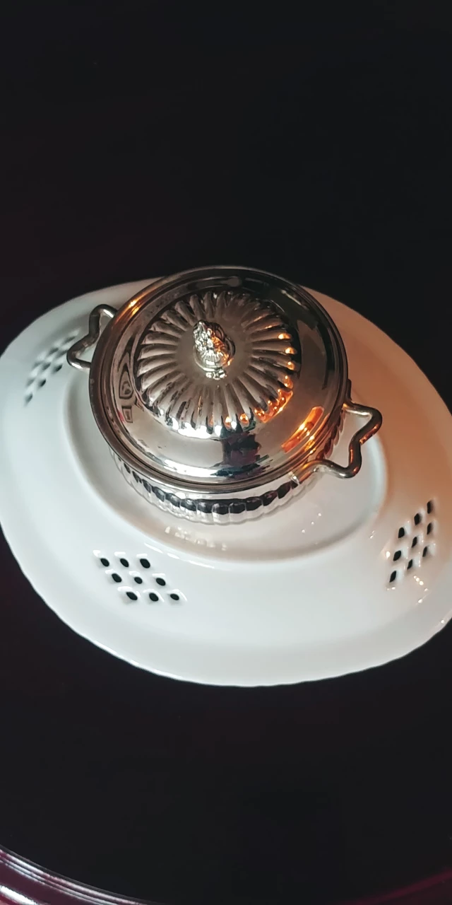 Silverware Bowl with Lid image indicator(3)