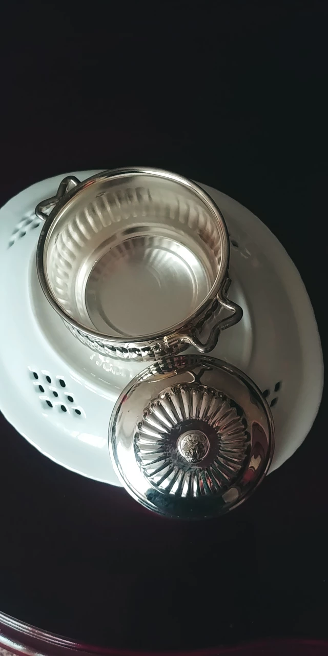 Silverware Bowl with Lid image indicator(4)