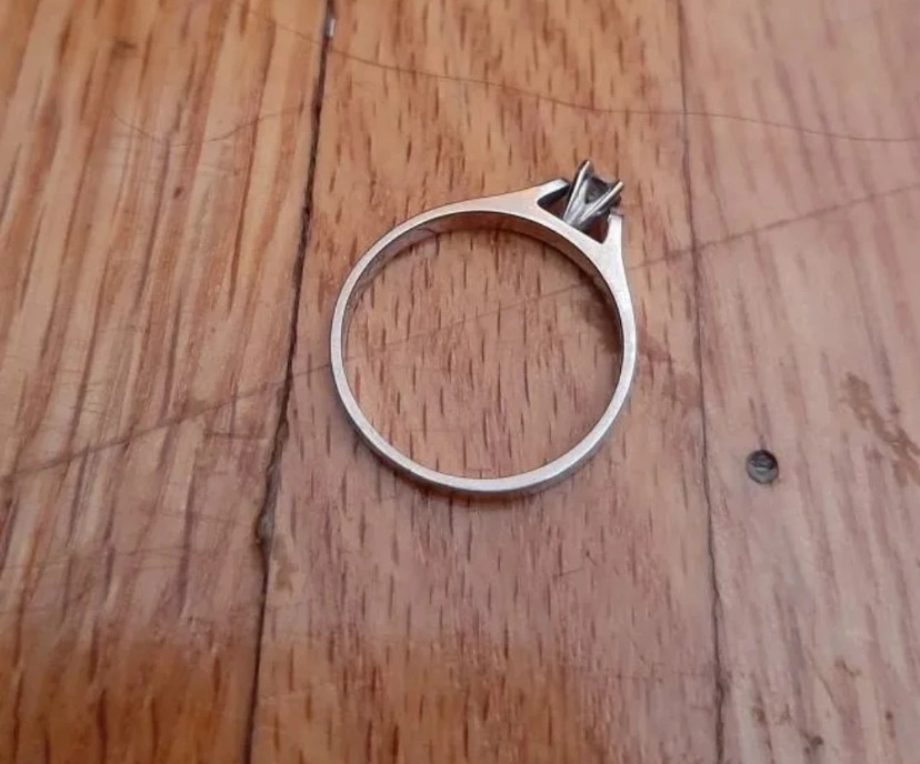 10k White Gold Diamond Ring 💍 image indicator(3)