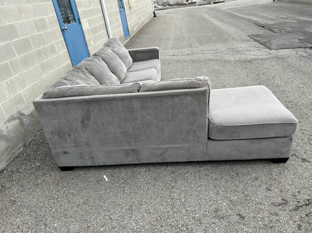 FREE DELIVERY• ASHLEY GREY MODERN LARGE SECTIONAL COUCH / SOFA - photo 4