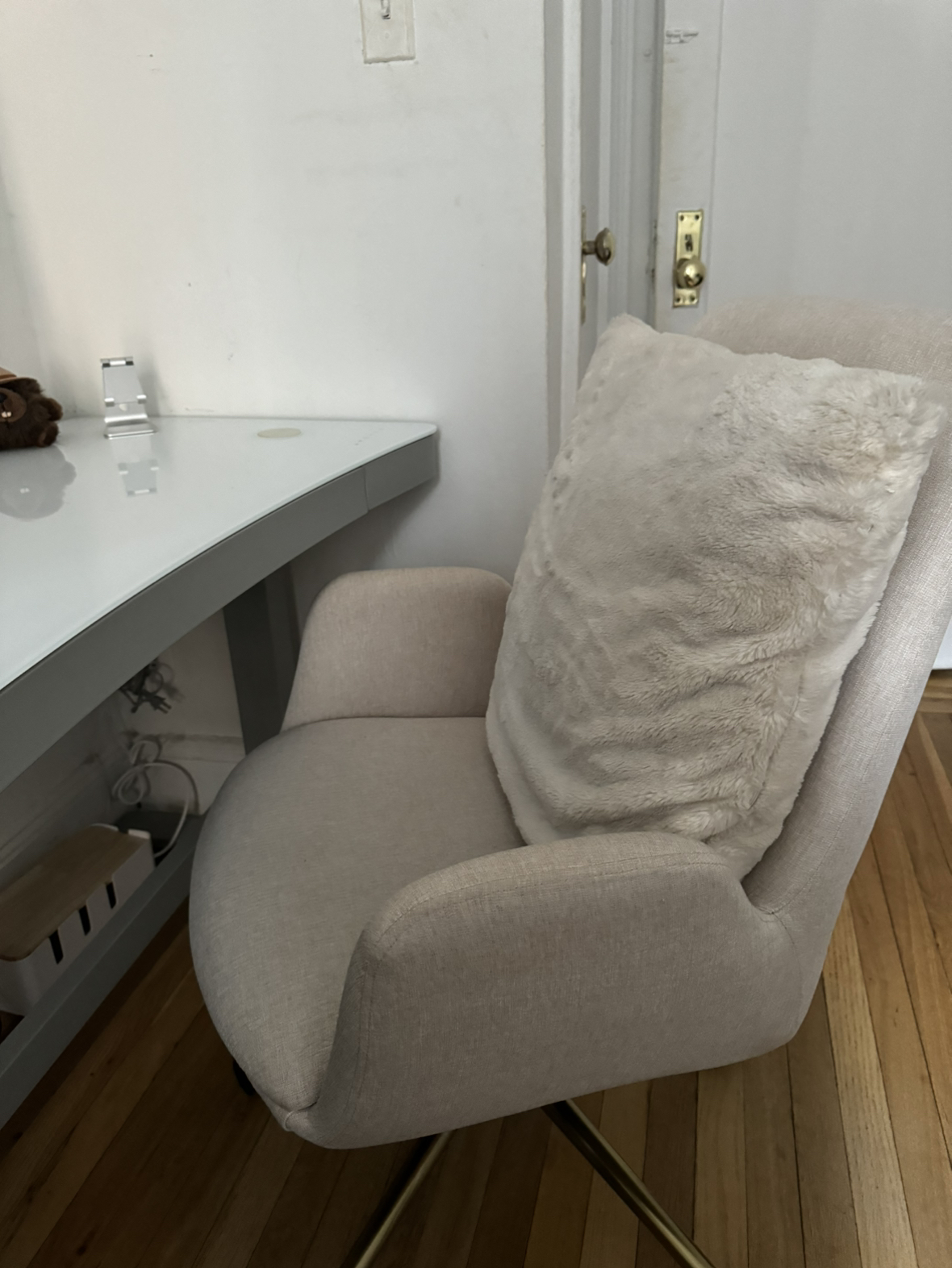 Selling Deep Seated Desk Chair and Monitor - photo 3