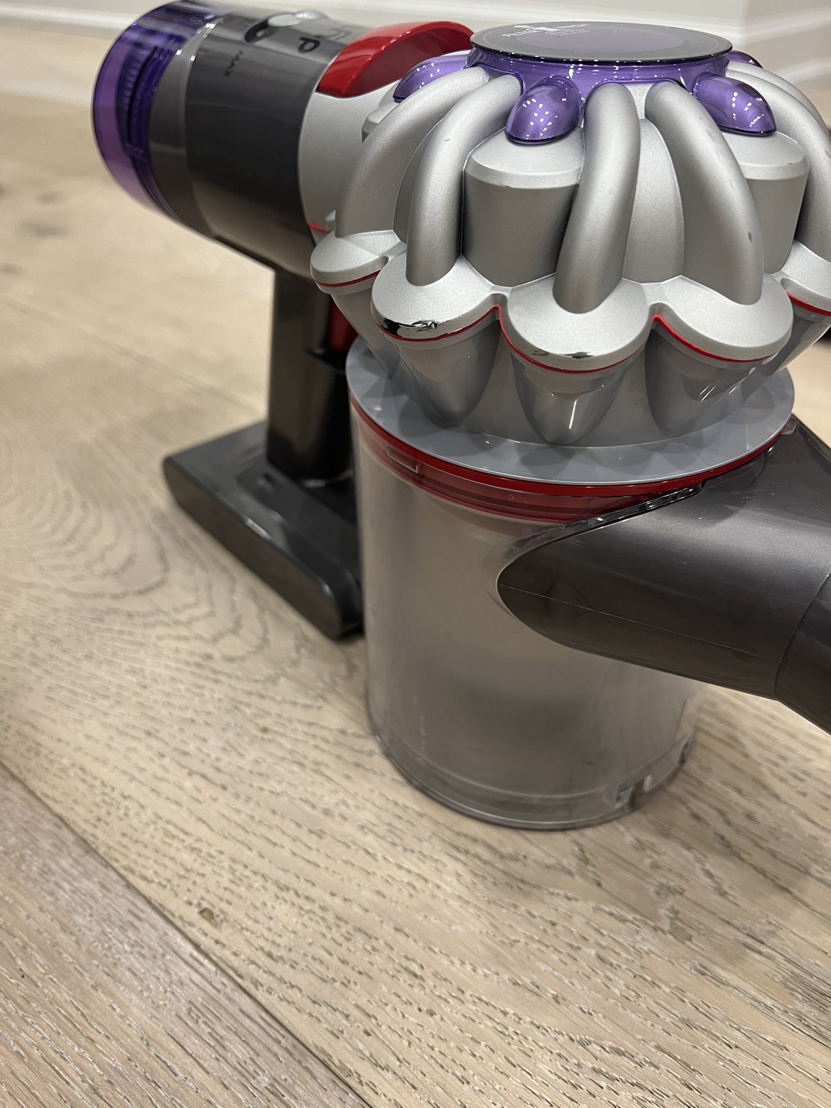 Dyson V8 Cordless Vacuum with 7 year Warranty image indicator(4)
